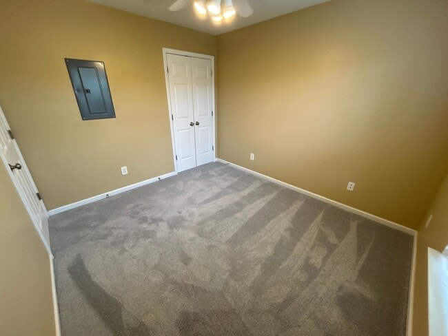 Building Photo - 3 Bed | 2.5 Bath Townhouse in North Raleigh