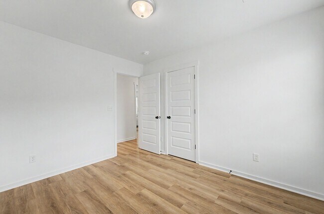 Building Photo - 802 W Meason Ave