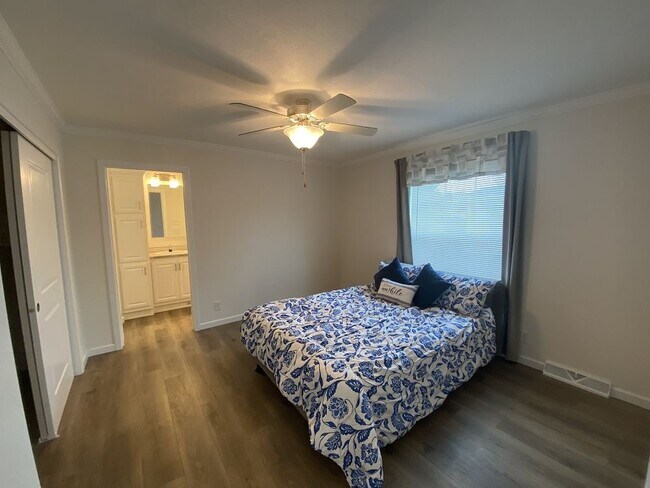 Building Photo - 174 Mockingbird Way