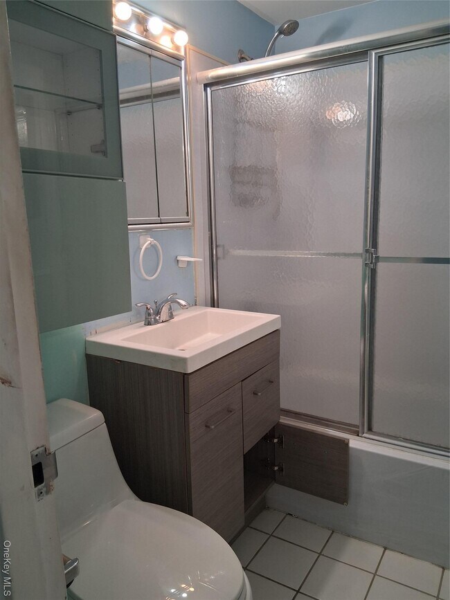 Building Photo - 250 Shore Rd