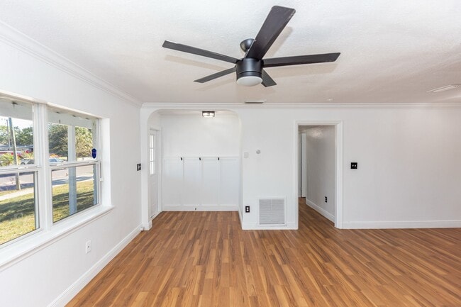 Building Photo - 5508 Meridian Way