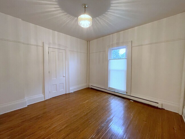 Building Photo - 203-2 6th