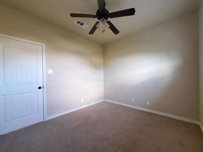 Building Photo - 6109 Newcastle Dr