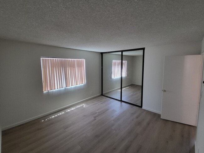 Building Photo - Belmont Shore- rent reduction-condo 4 blocks to beach just off of Second St.