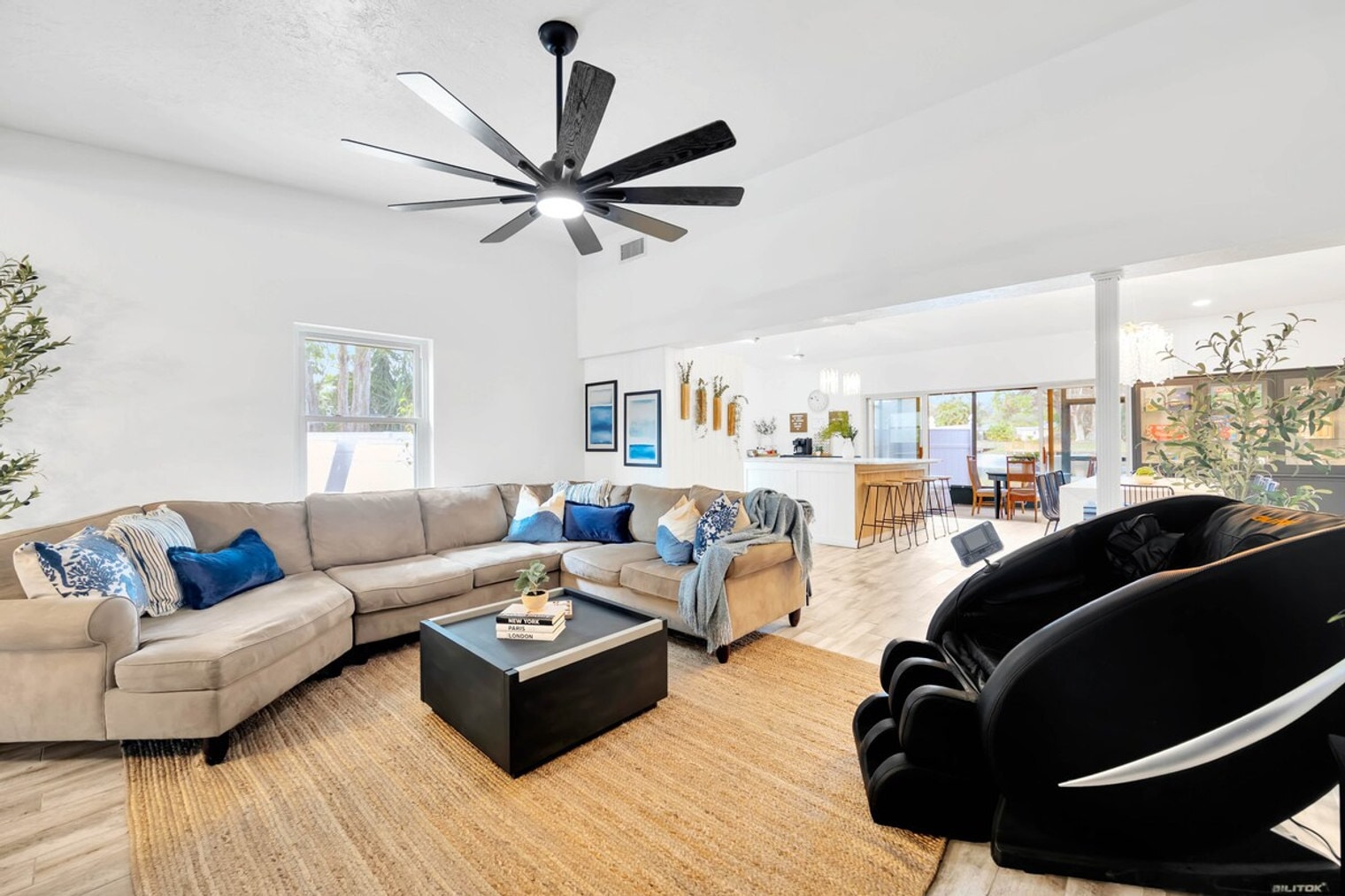 Building Photo - 10755 Clara Ln