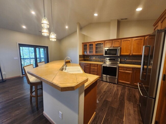 Building Photo - Tuscan-Style Townhome for Rent – Prime Ken...