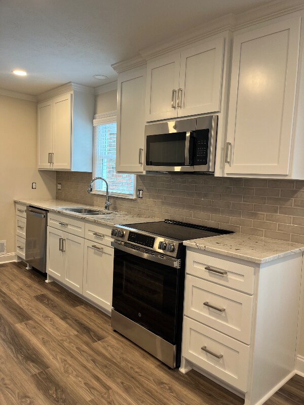 Building Photo - 3517 Jamaica Dr