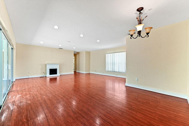 Building Photo - 10332 Dorchester Dr