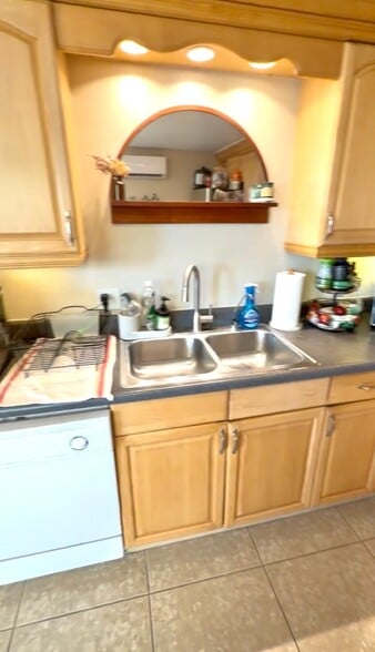 Building Photo - 10352 Cowan Heights Dr