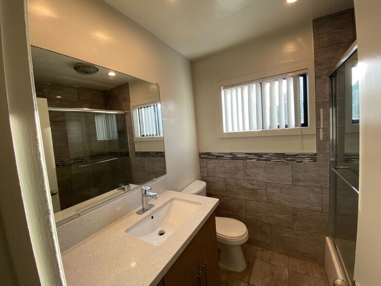 Building Photo - 3510 Clarington Ave