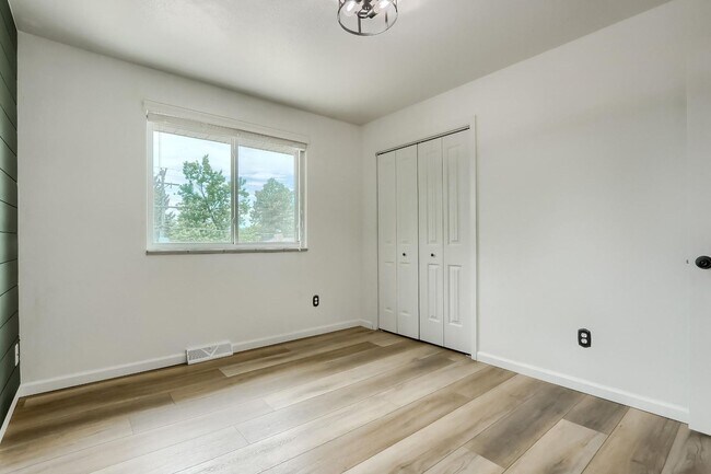 Building Photo - Beautiful 4-Bedroom, 3-Bathroom Home! Ever...