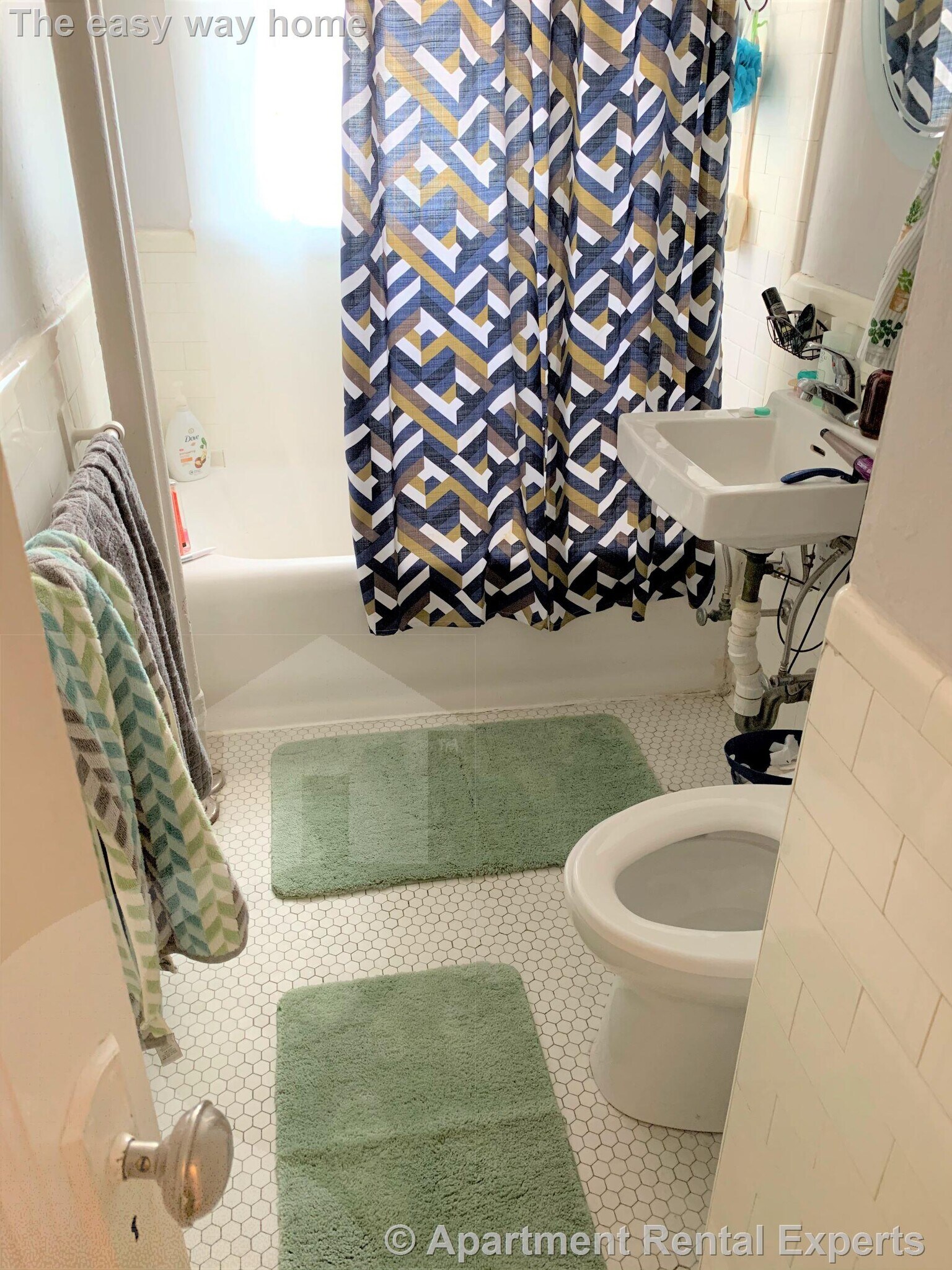 Building Photo - 170 Maple St