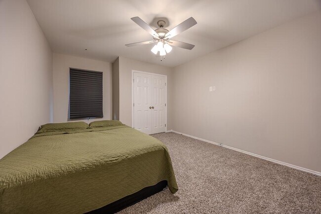 Building Photo - 8702 Shiloh Rock Dr