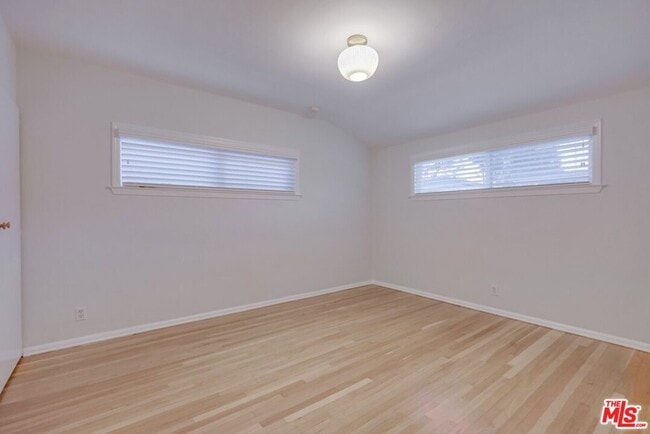 Building Photo - 1328 Linda Rosa Ave