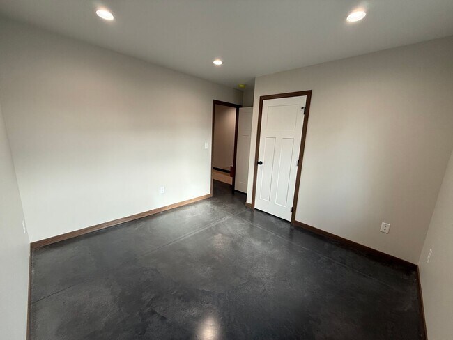 Building Photo - 115 4th St SW