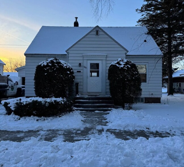 Building Photo - 1006 N 1st Ave