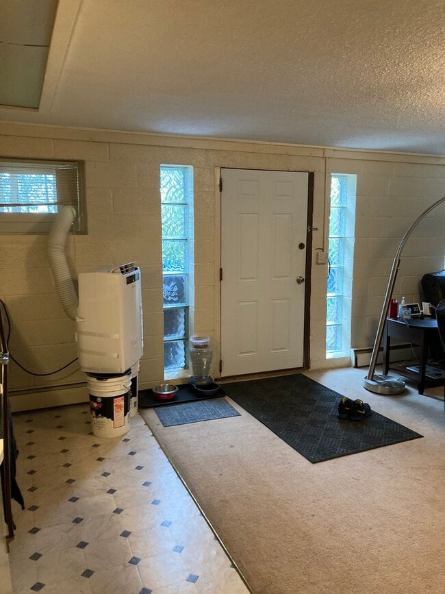 Building Photo - 1618 Maple Grove Rd