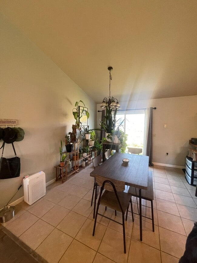 Building Photo - Pet Friendly UNFURNISHED LONG TERM Kalispe...