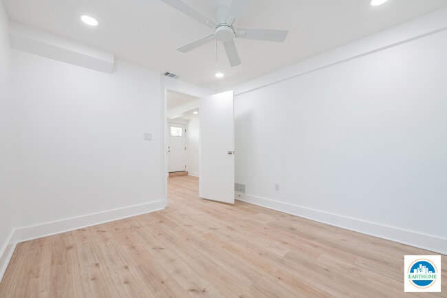 Building Photo - 3226 6th Ave S