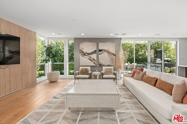 Building Photo - 2736 Armacost Ave