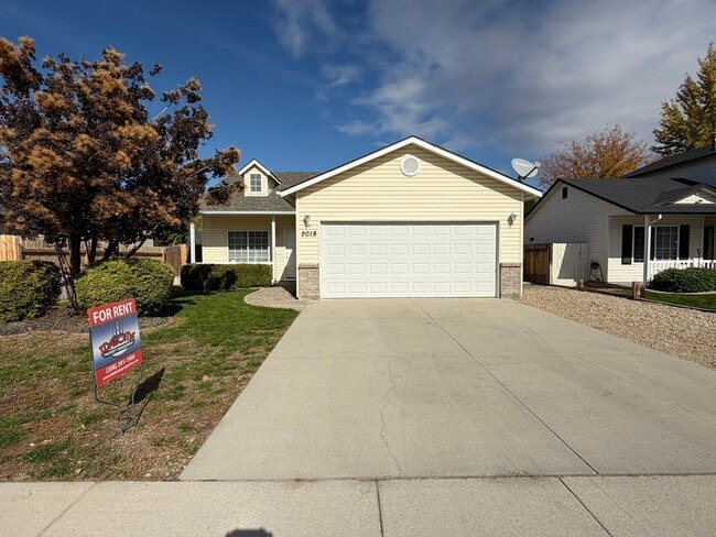 Primary Photo - Great 4 bed 2 bath home with RV parking in...
