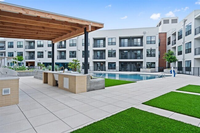 Building Photo - 1701 Simond Ave