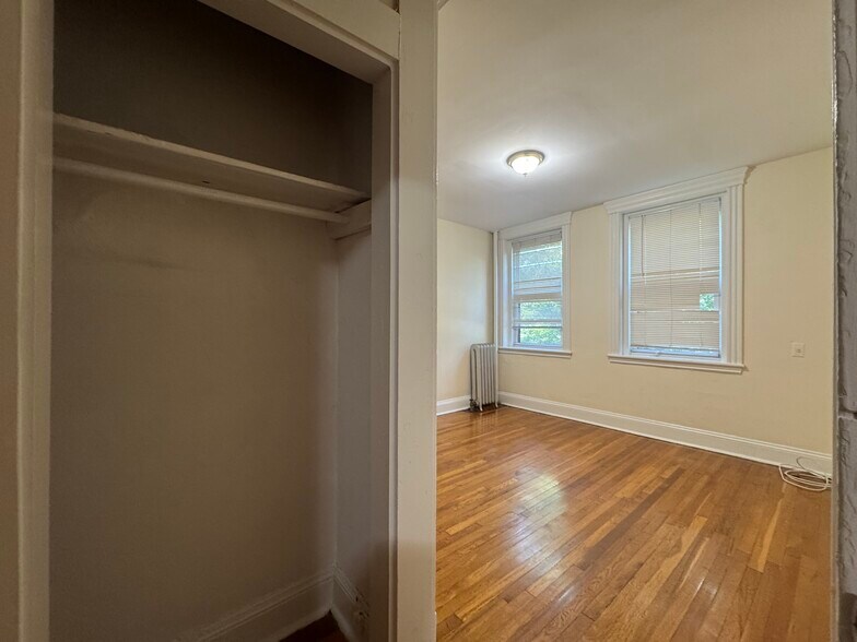Building Photo - 390 Riverway