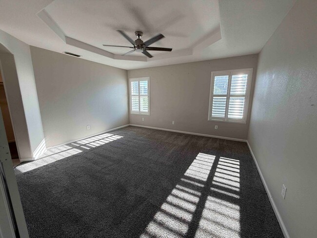 Building Photo - Great 4 Bedroom with Pool