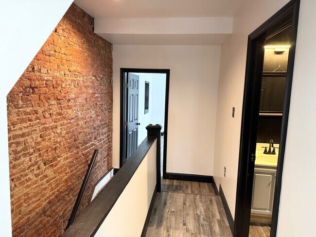 Building Photo - STRA509