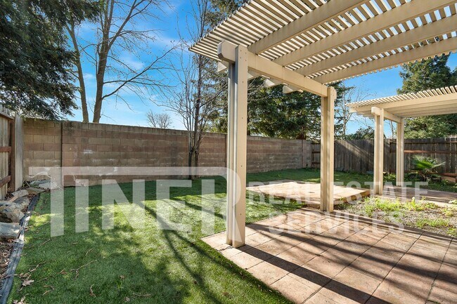 Building Photo - 2424 Julliard Cir