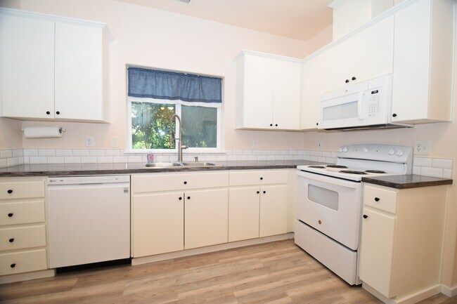 Building Photo - 18528 SW Mcclarey Dr