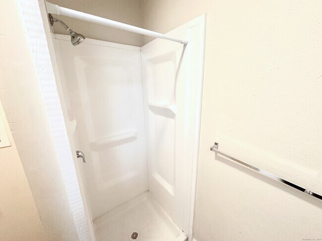 Building Photo - 77 Bank St