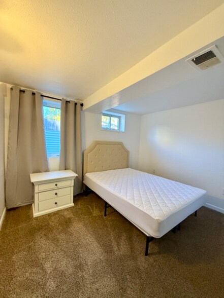 Building Photo - 2708 W 98th Dr