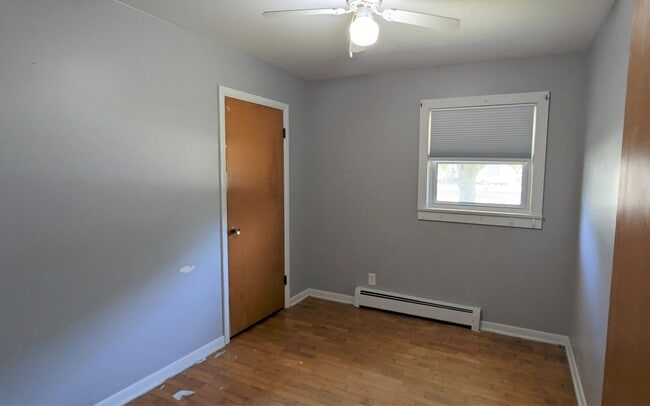 Building Photo - 3555 Chippewa Dr