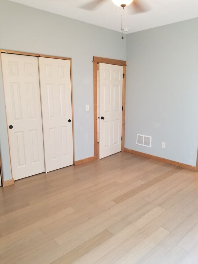 Building Photo - Adorable 2 Bedroom House- Great Location!