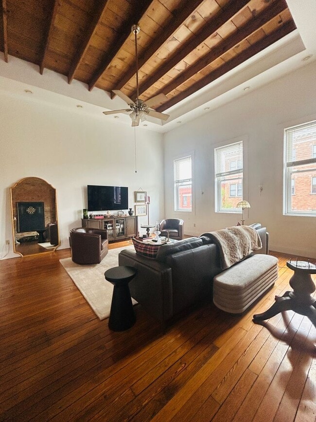 Building Photo - Madison Ave. Loft