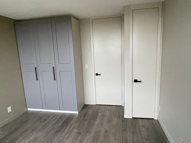 Building Photo - 1 Gold St