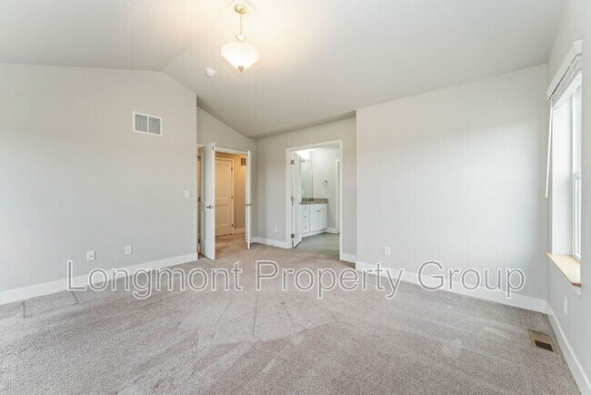 Building Photo - 1303 S Oak Ct.