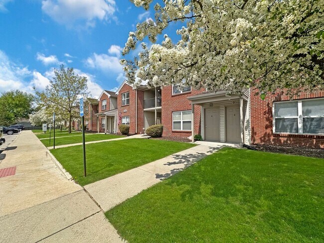 Building Photo - Minutes from Adrian College************** Massive 2 Bedroom 2 Bath*****************Rent $1,150/month