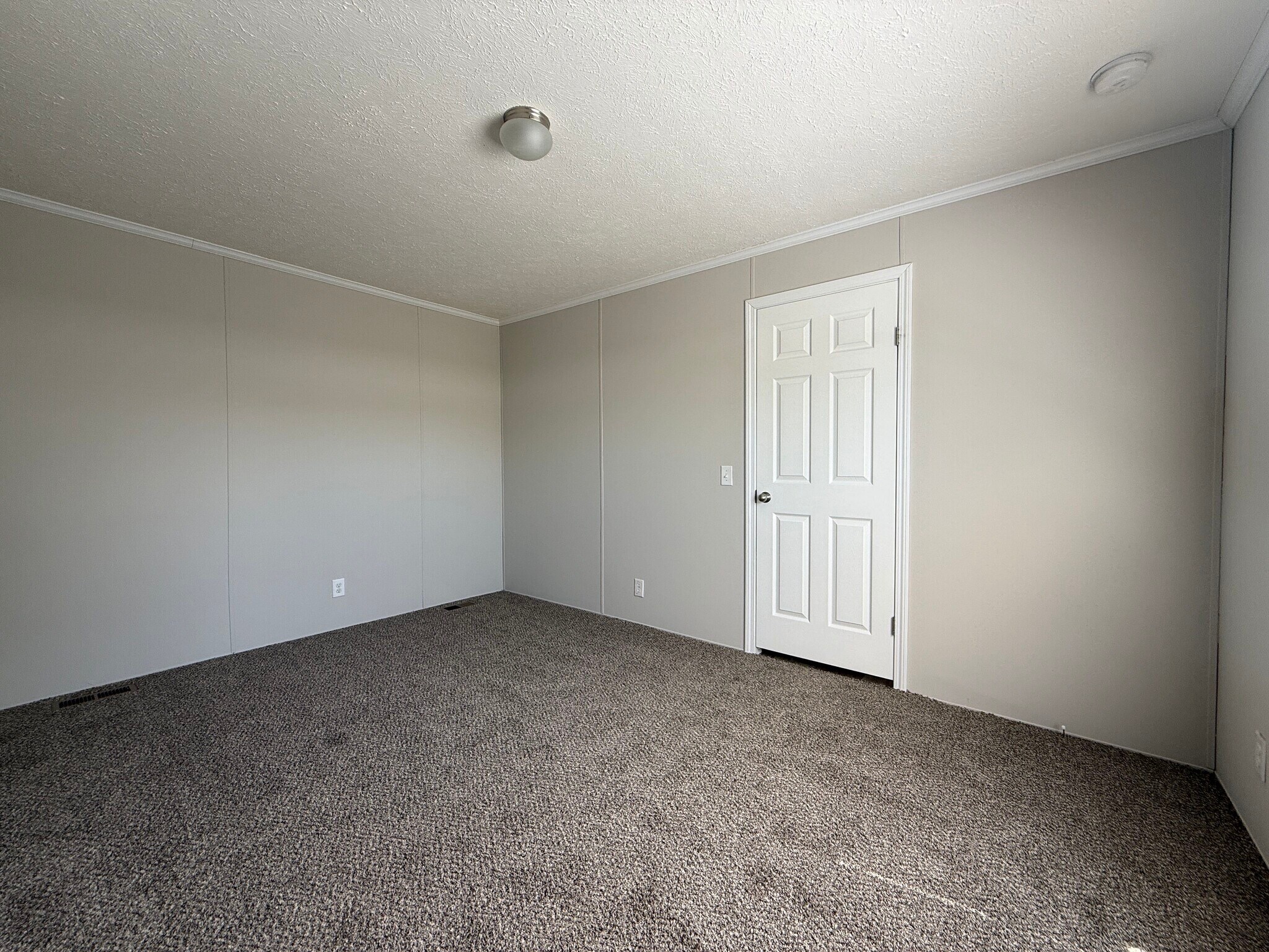 Building Photo - 16137 Normandy St