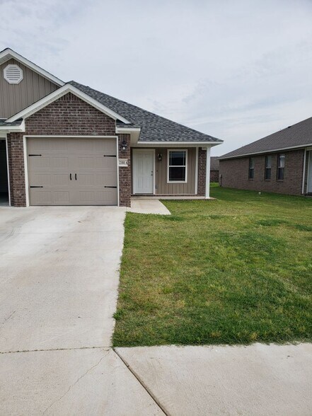 Building Photo - 2101 Ingalls Ln