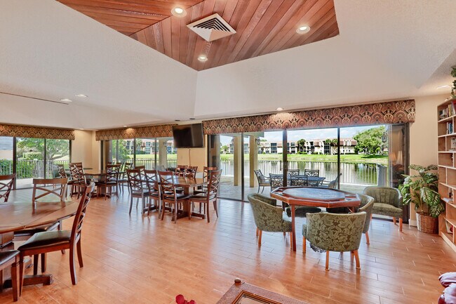 Building Photo - 5390 Woodland Lakes Dr