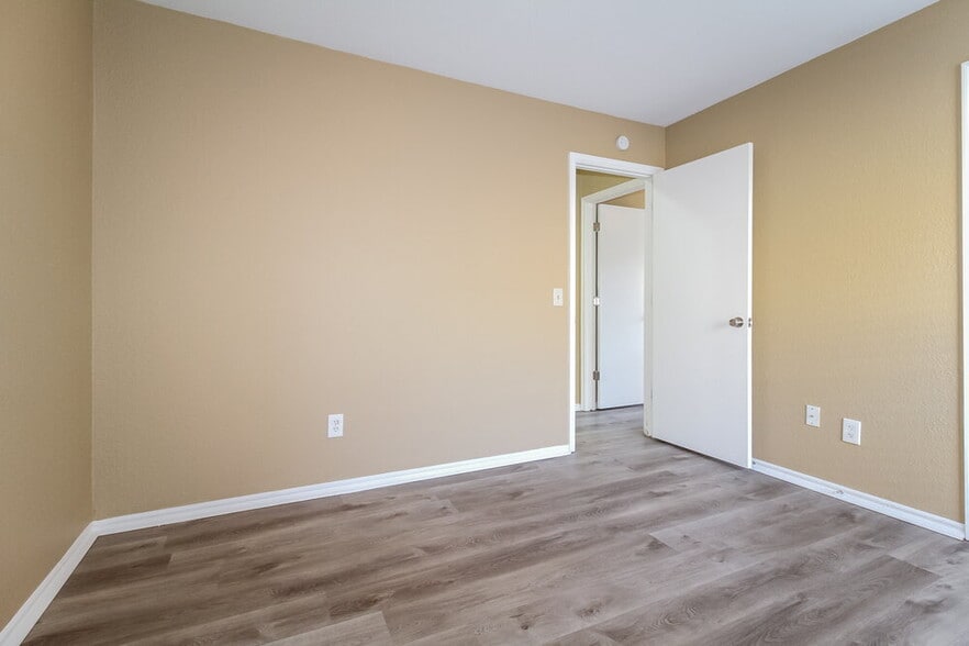 Building Photo - 3713 Shannon Dr