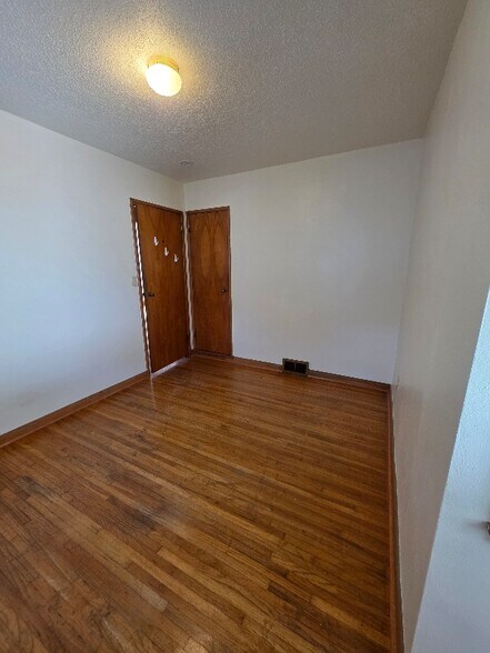 Building Photo - 1404 5th St