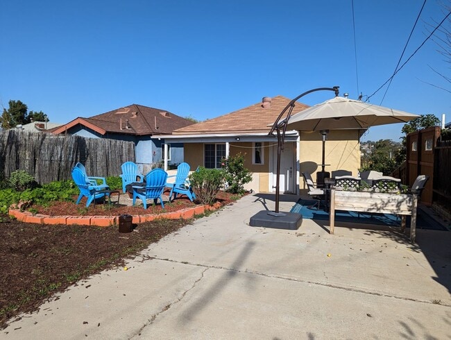 Building Photo - Beautiful 2 bedroom 1.5 bathroom available for rent now