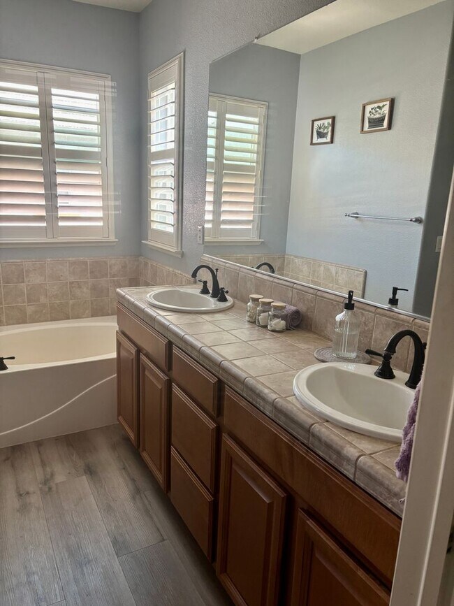 Building Photo - Cute As A Bug 3/2 Natomas Home!  (Please see attached info for viewings!