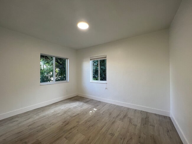 Building Photo - 246 NW 49th St