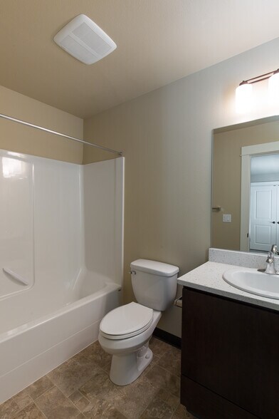 Building Photo - 915 SW 10th St