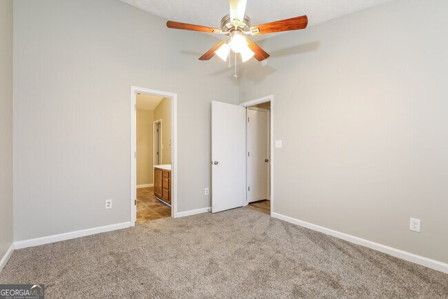 Building Photo - 9199 Fairway Ct