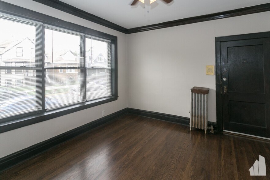 Building Photo - 3827 N Drake Ave